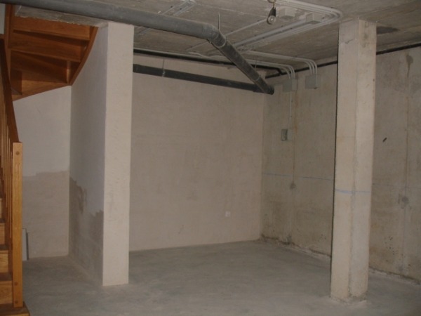 Diferentes formas de bricolaje sobre cómo insonorizar el techo y las escaleras de un sótano