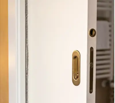 Cómo insonorizar una puerta empotrada: ¡7 formas sencillas de bricolaje!