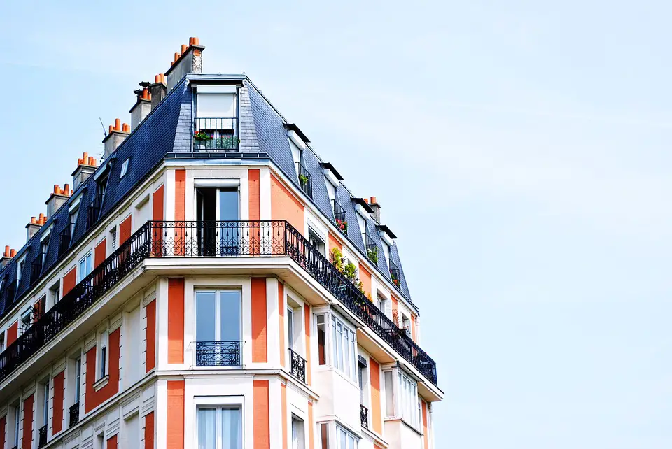 Guía para la vida urbana: ¿Qué comodidades son fundamentales para elegir un apartamento?