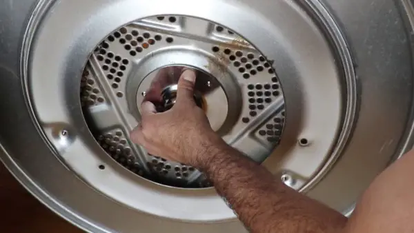 Cómo arreglar una lavadora que hace ruido de chirrido pero no gira