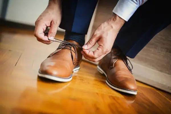 Cómo arreglar los zapatos que rechinan (y dejar de molestar a los demás)