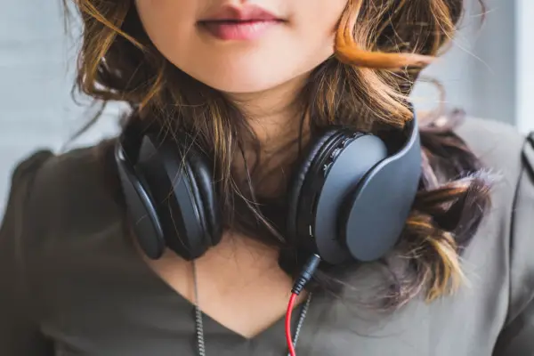 Ruido estático en auriculares: todo lo que necesitas saber