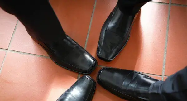 Cómo evitar que los zapatos rechinen: 10 ideas útiles